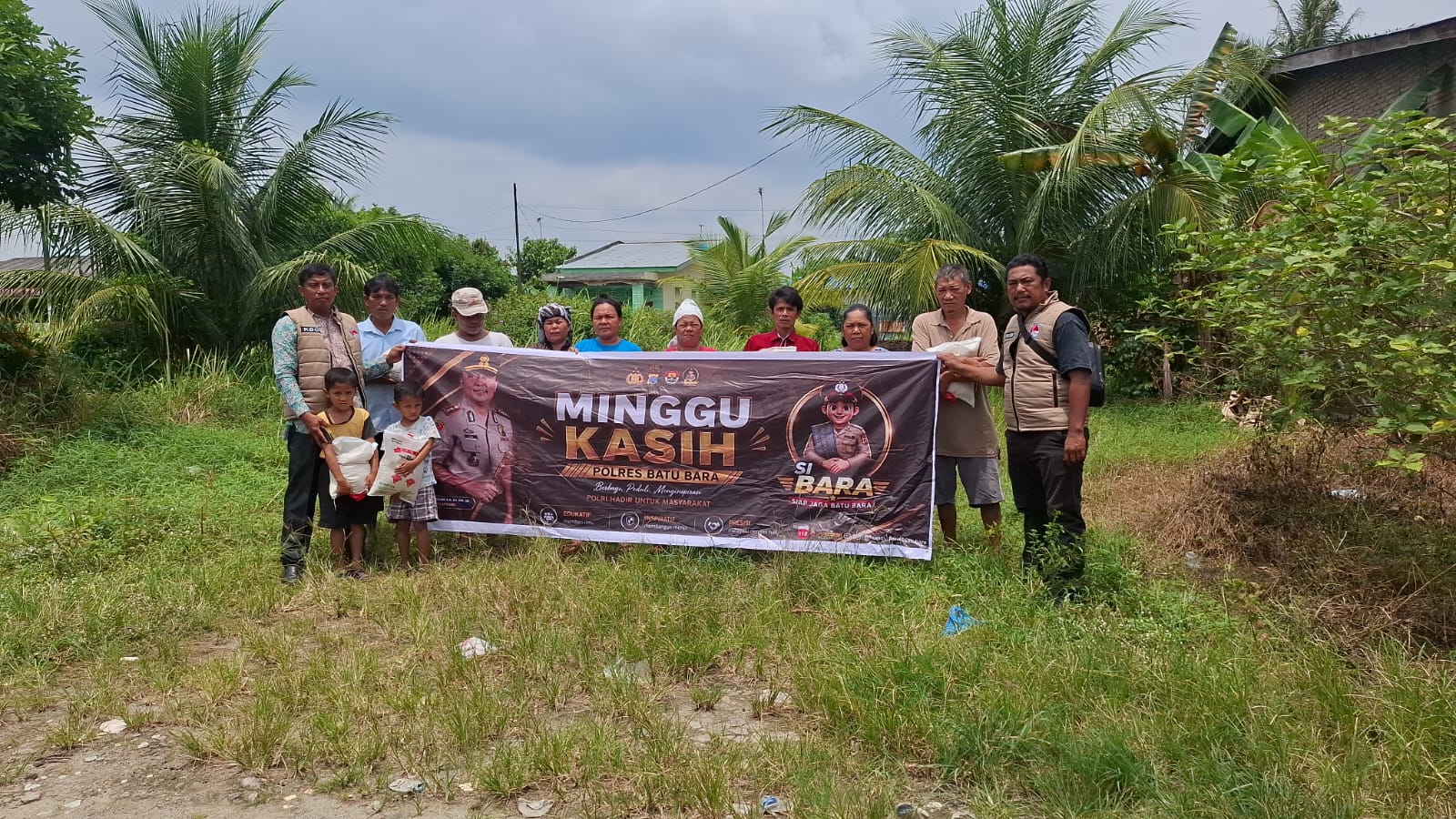 Satresnarkoba Polres Batu Bara Gelar Minggu Kasih, Berbagi Sembako Kepada Lansia Dan Sosialisasi Bahaya Narkoba