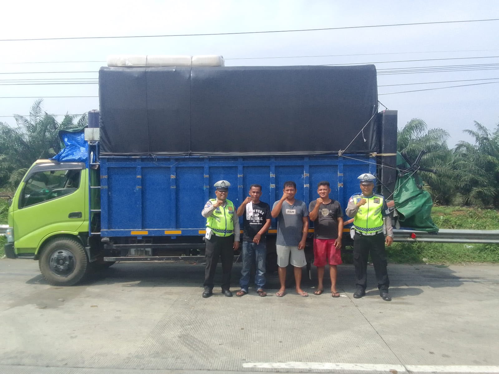 Satlantas Polres Batu Bara Gelar Polantas Karib, Sosialisasi Keselamatan Kepada Supir Truk Di Jalinsum
