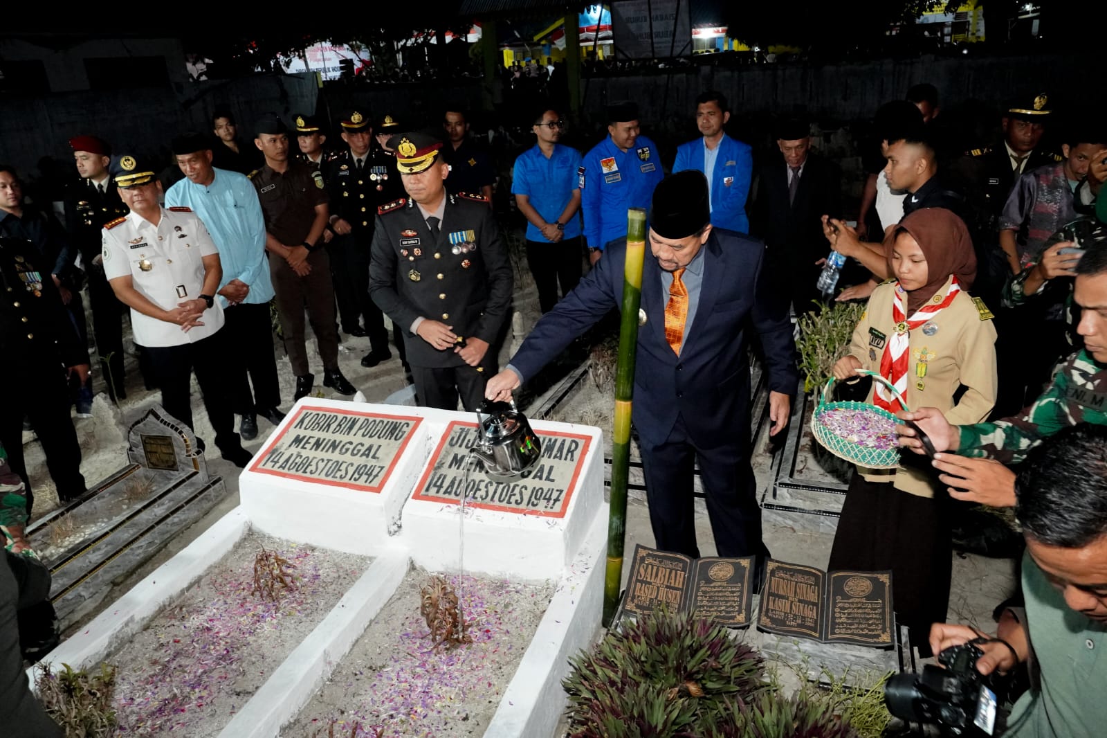 Bupati Batu Bara Hadiri Upacara Malam Taptu dan Pimpin Ziarah ke Makam Pejuang*