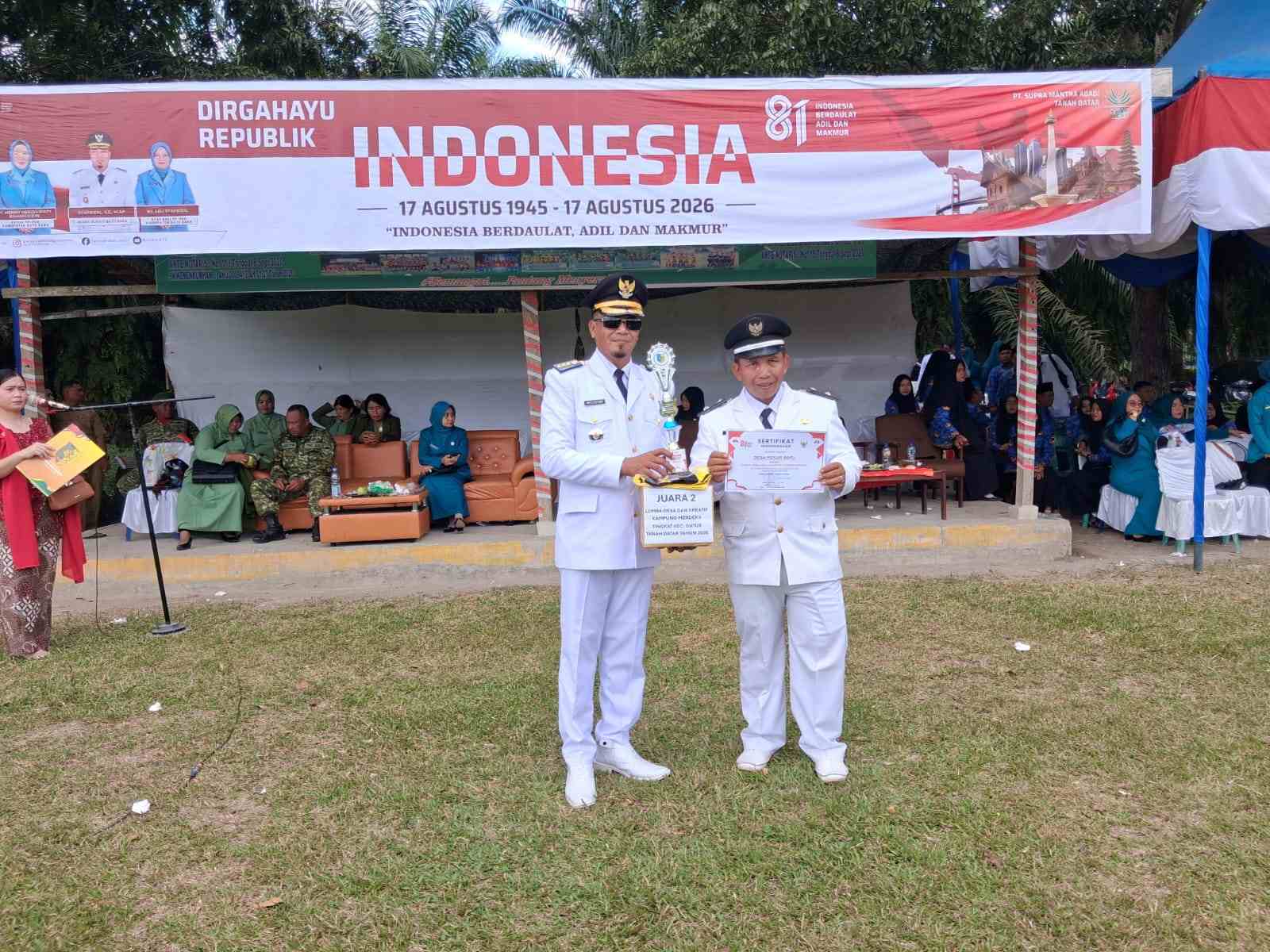 Camat Datuk Tanah Datar Pimpin Upacara HUT RI Ke-81, Serahkan Bantuan Korban Angin Puting Beliung