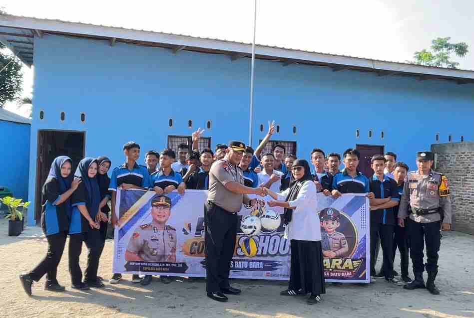 Kabag Ops Polres Batu Bara Laksanakan Police Go To School di SMK Al-Furqon Datuk Tanah Datar
