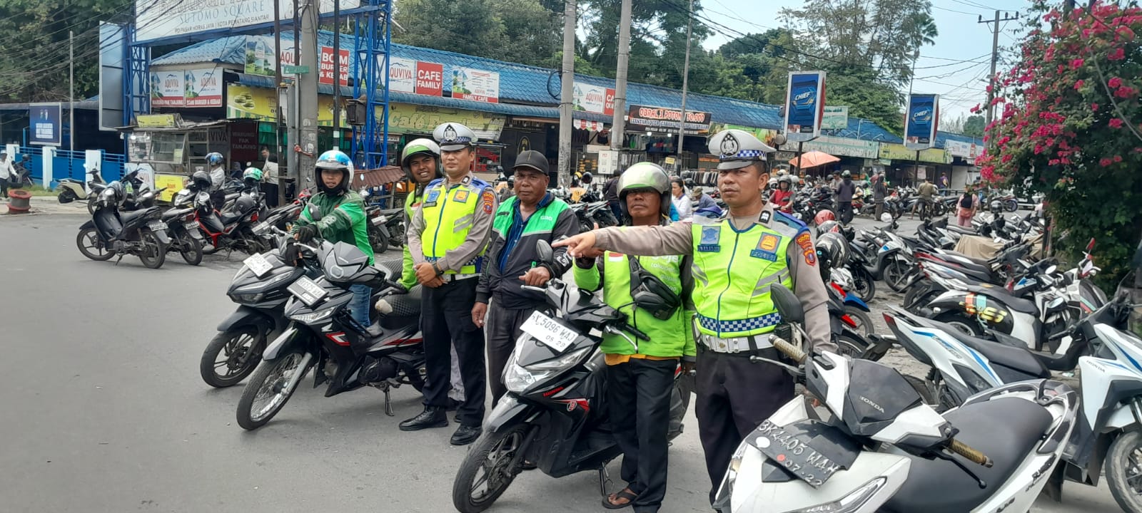 Polantas Karib: Sat Lantas Pematangsiantar Edukasi Pengemudi Ojek Online Keselamatan Berkendara & Jadi Mitra Ketertiban