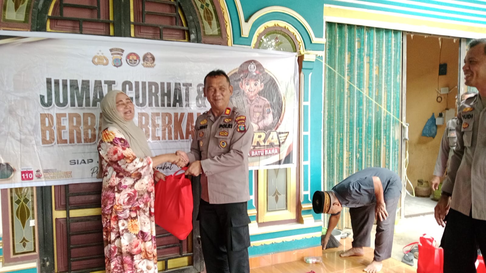 Polres Batu Bara Gelar Jumat Curhat dan Jumat Berkah, Salurkan Bantuan kepada Masyarakat