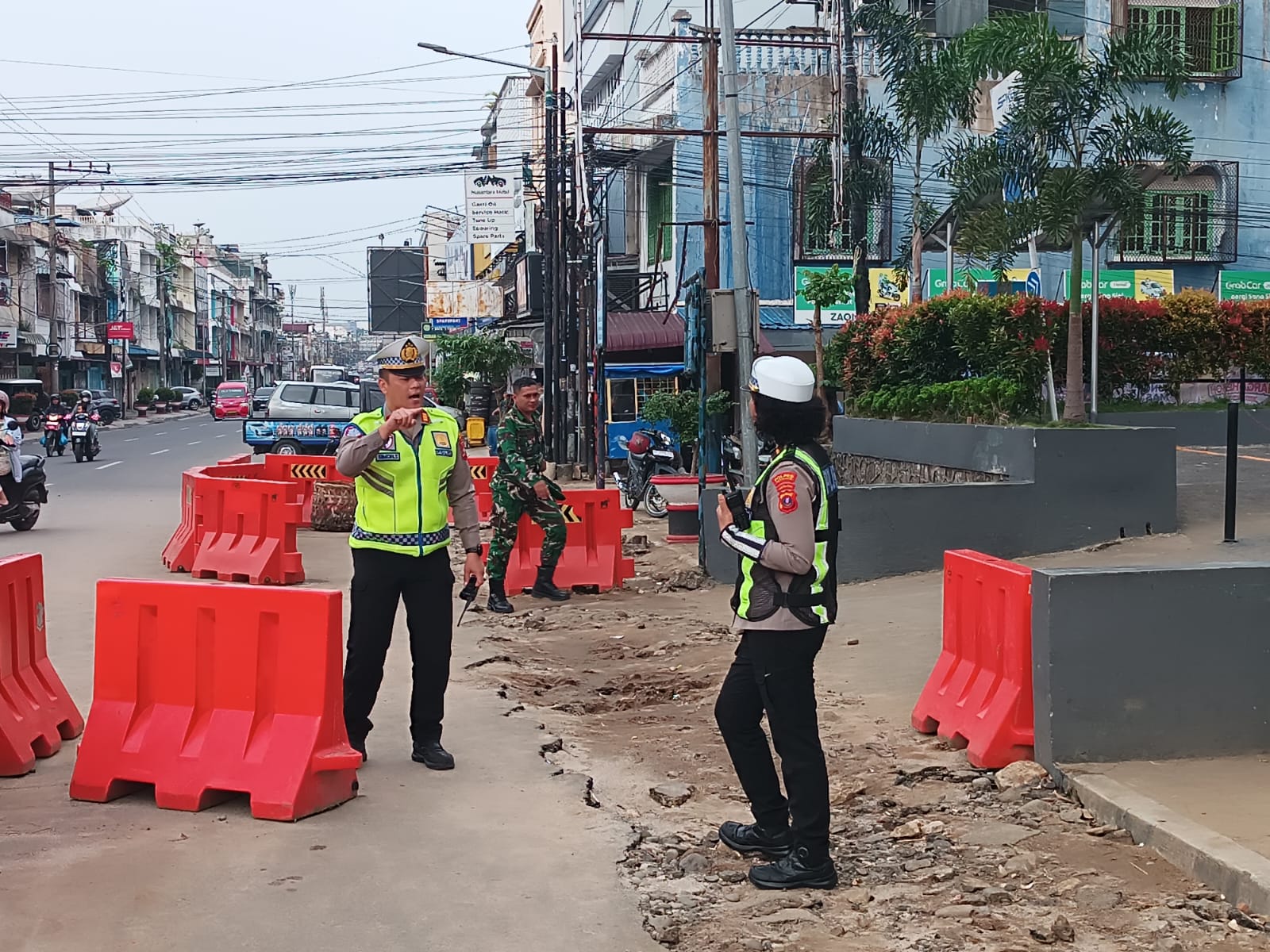 Kasat Lantas Pematangsiantar Langsung Awasi Jl. Merdeka, Tutup Ruang Parkir Liar Depan Suzuya