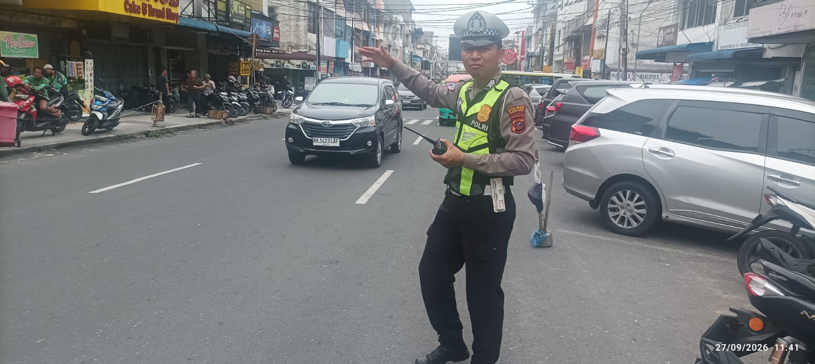 Sat Lantas Polres Pematangsiantar Lakukan Pengaturan Lalu Lintas Siang di Jalan Sutomo Ganda