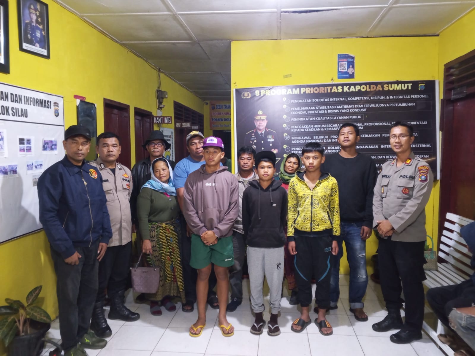 Cegah Tawuran Dini Hari, Kapolsek Dolok Silau Amankan 13 Remaja dan 3 Kelewang di Simpang Tanjung Purba